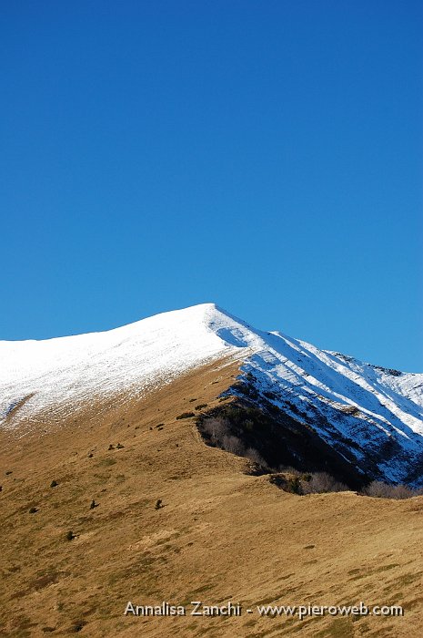 31 Il Baciamorti con la vetta innevata.JPG